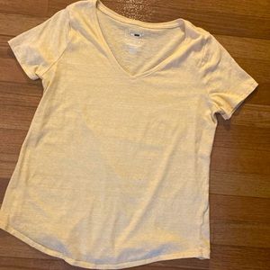 Yellow tee shirt. By Sonoma. Excellent condition.size small.